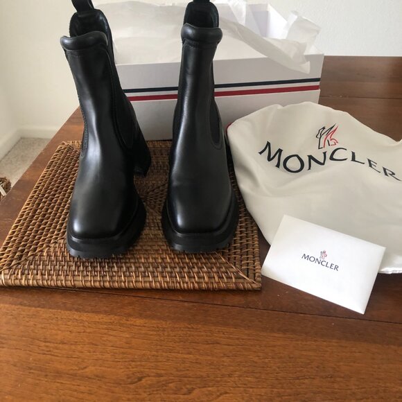 Moncler Gigi Lug Sole Chelsea Womens Boot - Picture 16 of 16